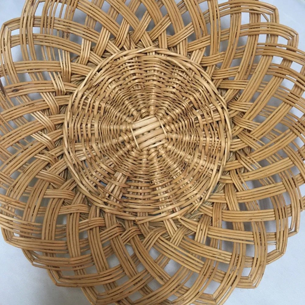 Woven Wicker Bread Basket Unisex 10 inch Tan Scalloped Round Bowl Cottagecore